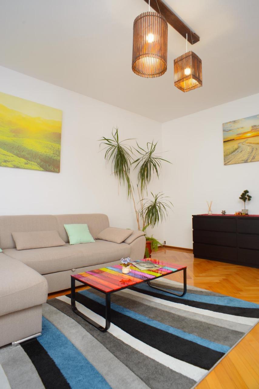 Sunshine Apartment Braşov Extérieur photo