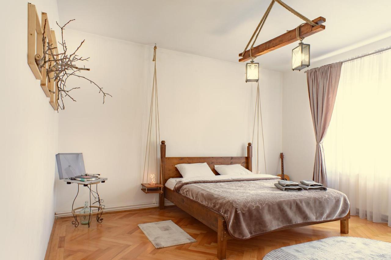Sunshine Apartment Braşov Extérieur photo